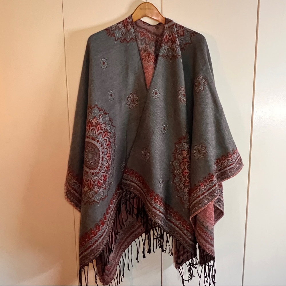 Split Hem Wrap / Sweater Cape - NWT - lightweigh - Picture 1 of 4